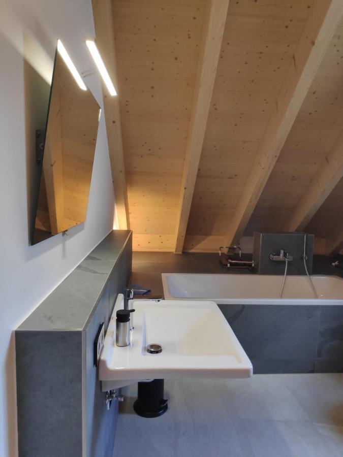 Ferienwohnungen Und Zimmer In Reutlingen-Goenningen Exterior foto