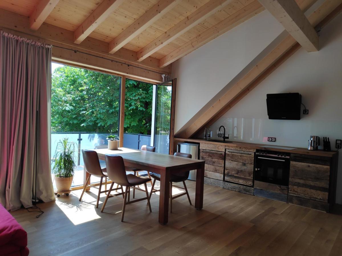 Ferienwohnungen Und Zimmer In Reutlingen-Goenningen Exterior foto