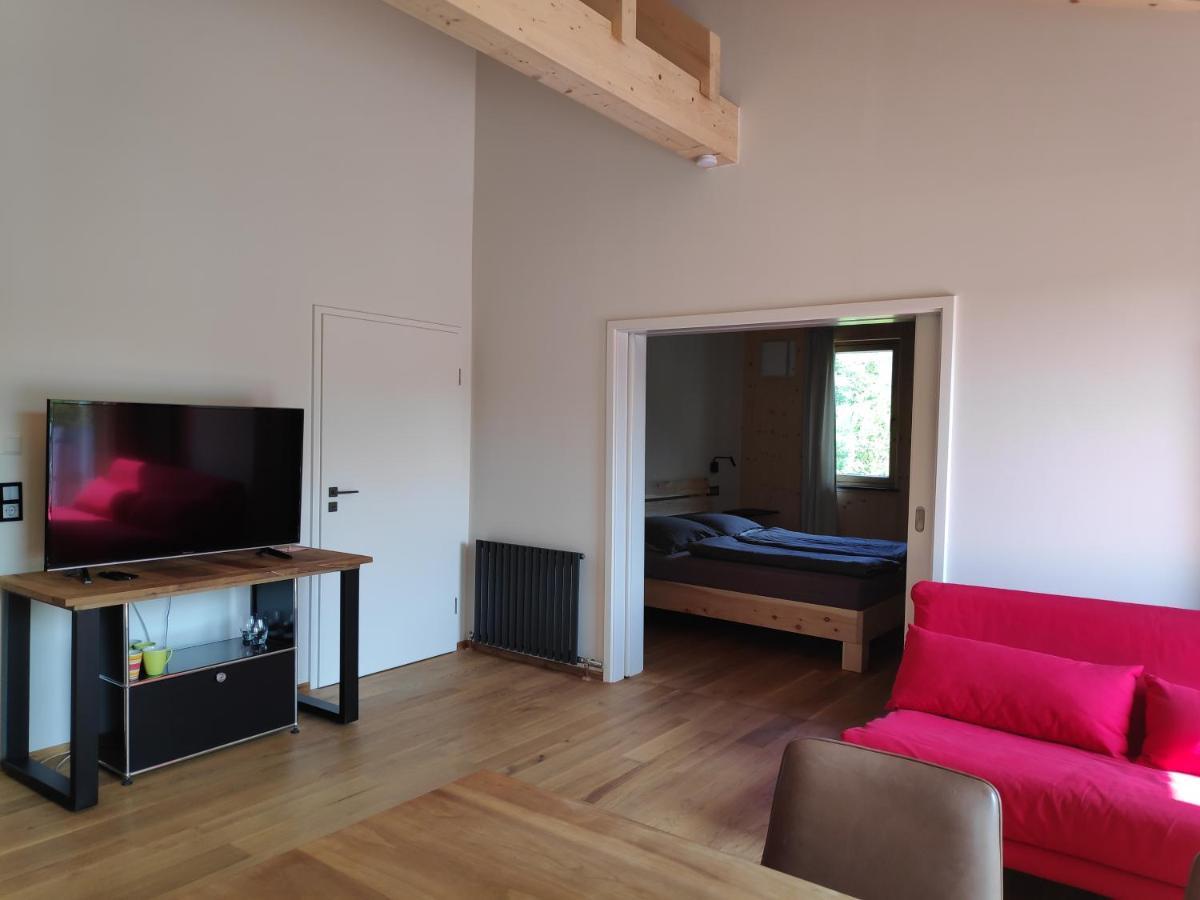 Ferienwohnungen Und Zimmer In Reutlingen-Goenningen Exterior foto