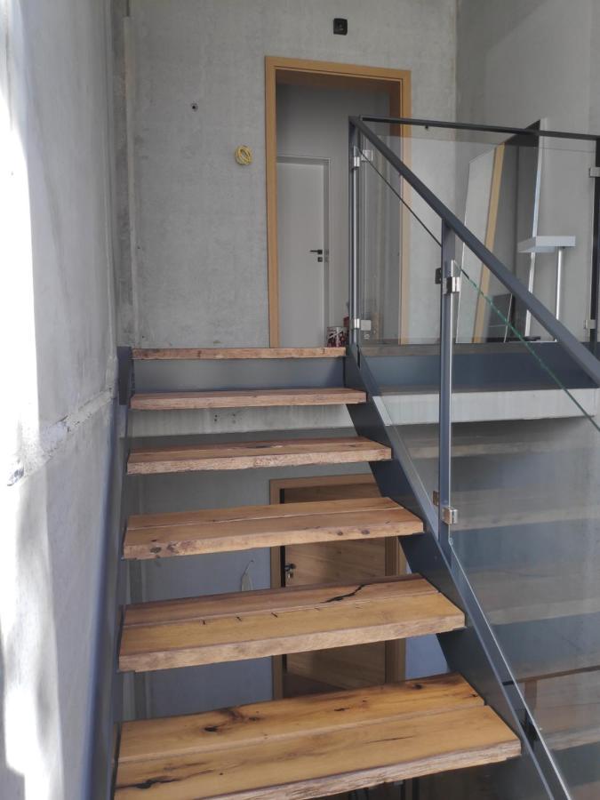 Ferienwohnungen Und Zimmer In Reutlingen-Goenningen Exterior foto