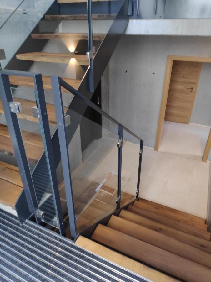 Ferienwohnungen Und Zimmer In Reutlingen-Goenningen Exterior foto