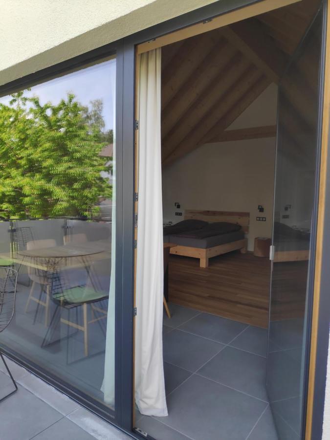 Ferienwohnungen Und Zimmer In Reutlingen-Goenningen Exterior foto