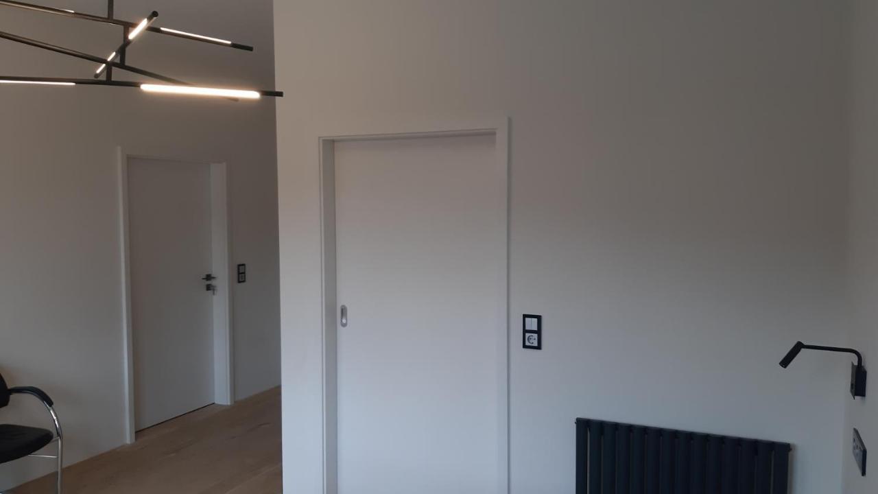 Ferienwohnungen Und Zimmer In Reutlingen-Goenningen Exterior foto