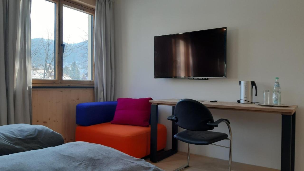 Ferienwohnungen Und Zimmer In Reutlingen-Goenningen Exterior foto