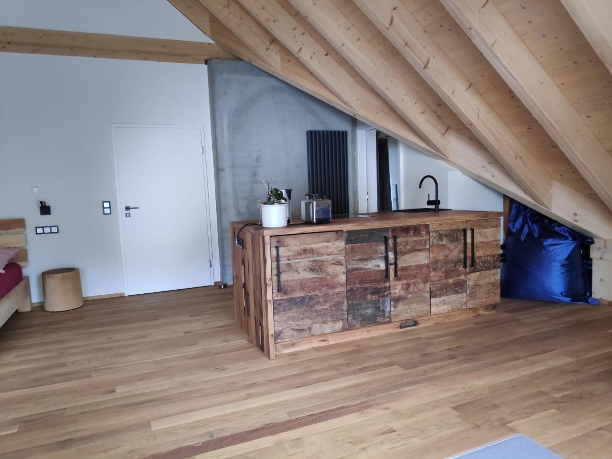 Ferienwohnungen Und Zimmer In Reutlingen-Goenningen Exterior foto